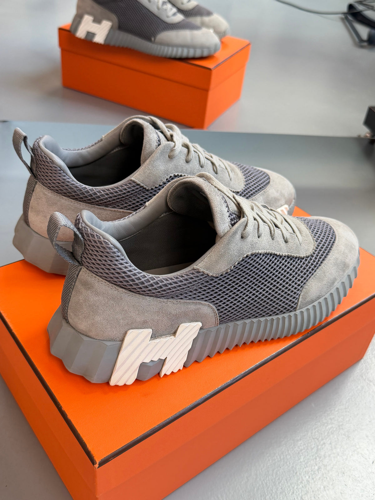 HERMES BOUNCING GREY TRAINER - UK 9 | PRE OWNED - Affluent ArchivesUsed HIGH END DESIGNER CLOTHING