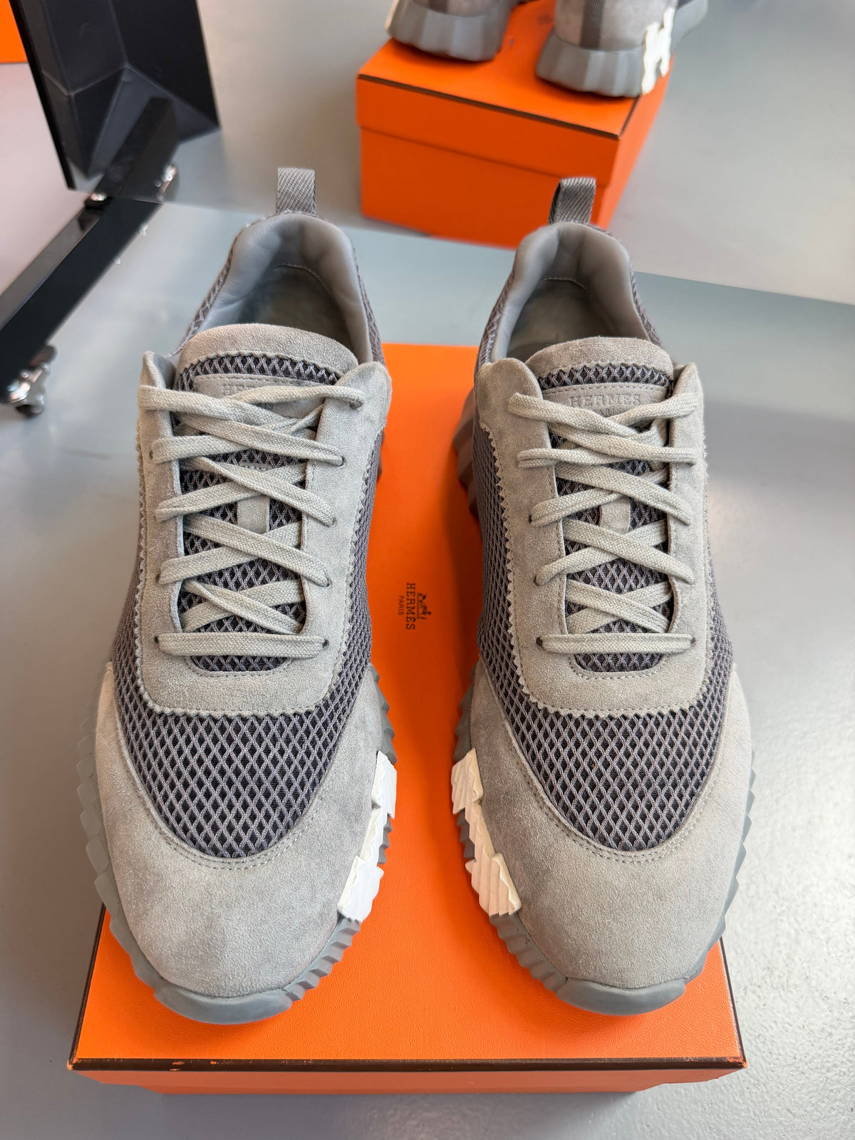 HERMES BOUNCING GREY TRAINER - UK 9 | PRE OWNED - Affluent ArchivesUsed HIGH END DESIGNER CLOTHING