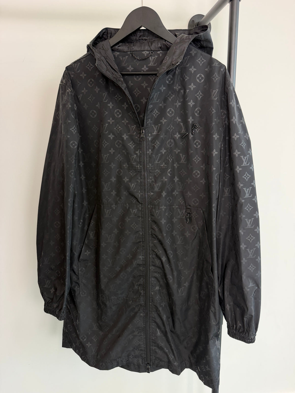 LOUIS VUITTON BLACK MONOGRAM MAC - LARGE | PRE OWNED - Affluent ArchivesUsed HIGH END DESIGNER CLOTHING