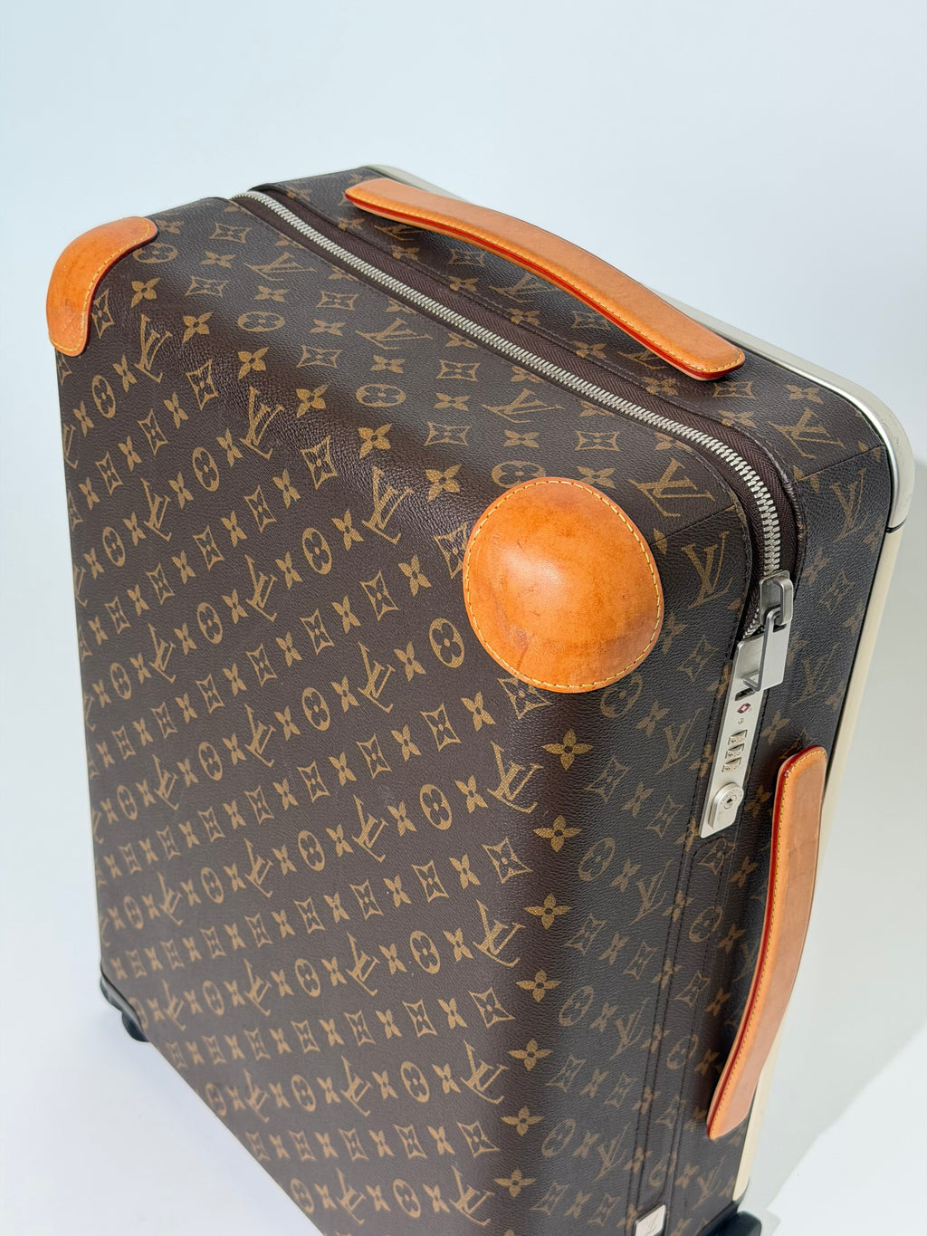 LOUIS VUITTON BROWN MONOGRAM HORIZON CABIN CASE 50 | PRE OWNED - Affluent ArchivesUsed HIGH END DESIGNER CLOTHING