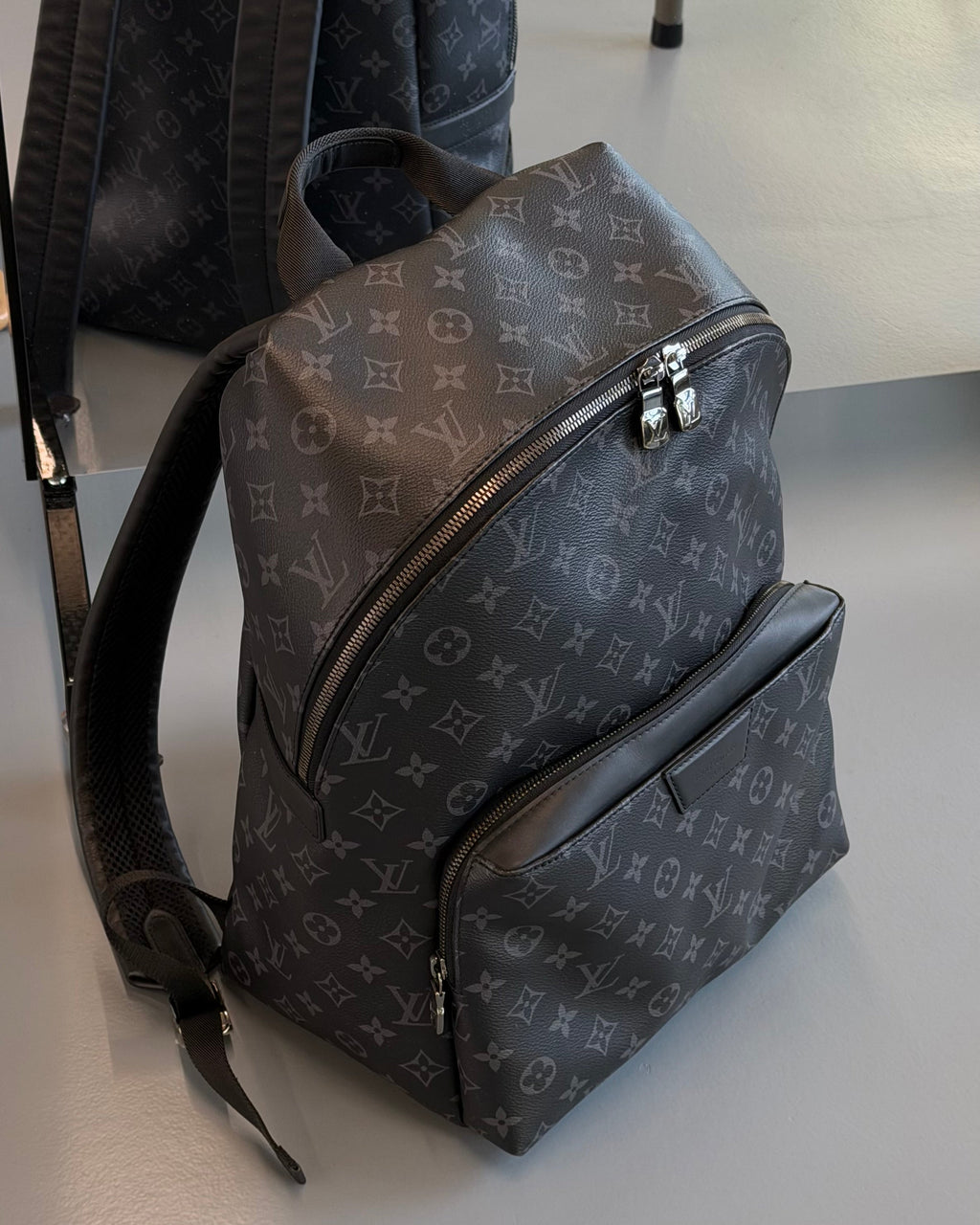 LOUIS VUITTON DISCOVERY BACKPACK - Affluent ArchivesUsed HIGH END DESIGNER CLOTHING