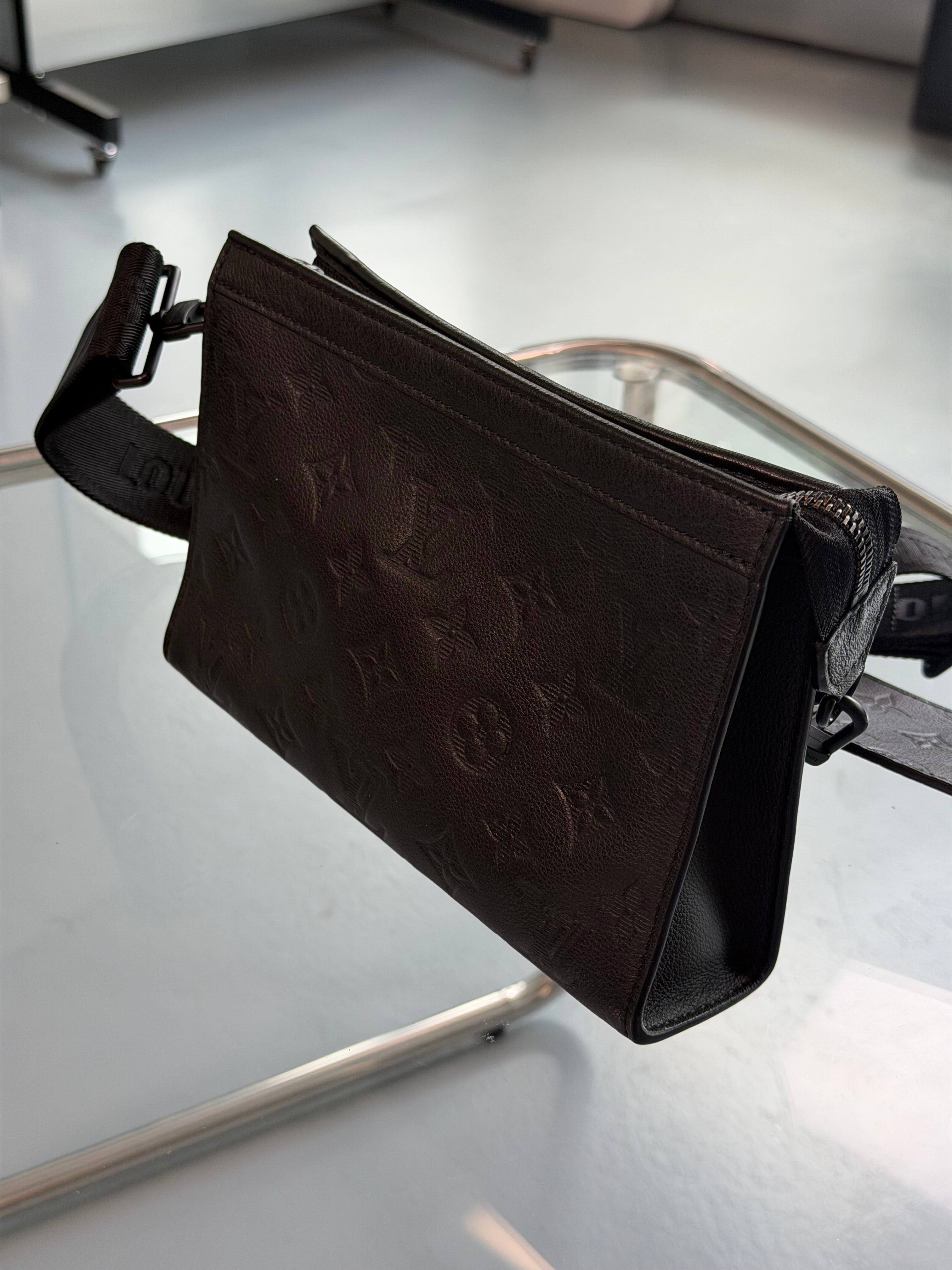 LOUIS VUITTON GASTON WEARABLE BAG BLACK | PRE OWNED - Affluent ArchivesUsed HIGH END DESIGNER CLOTHING