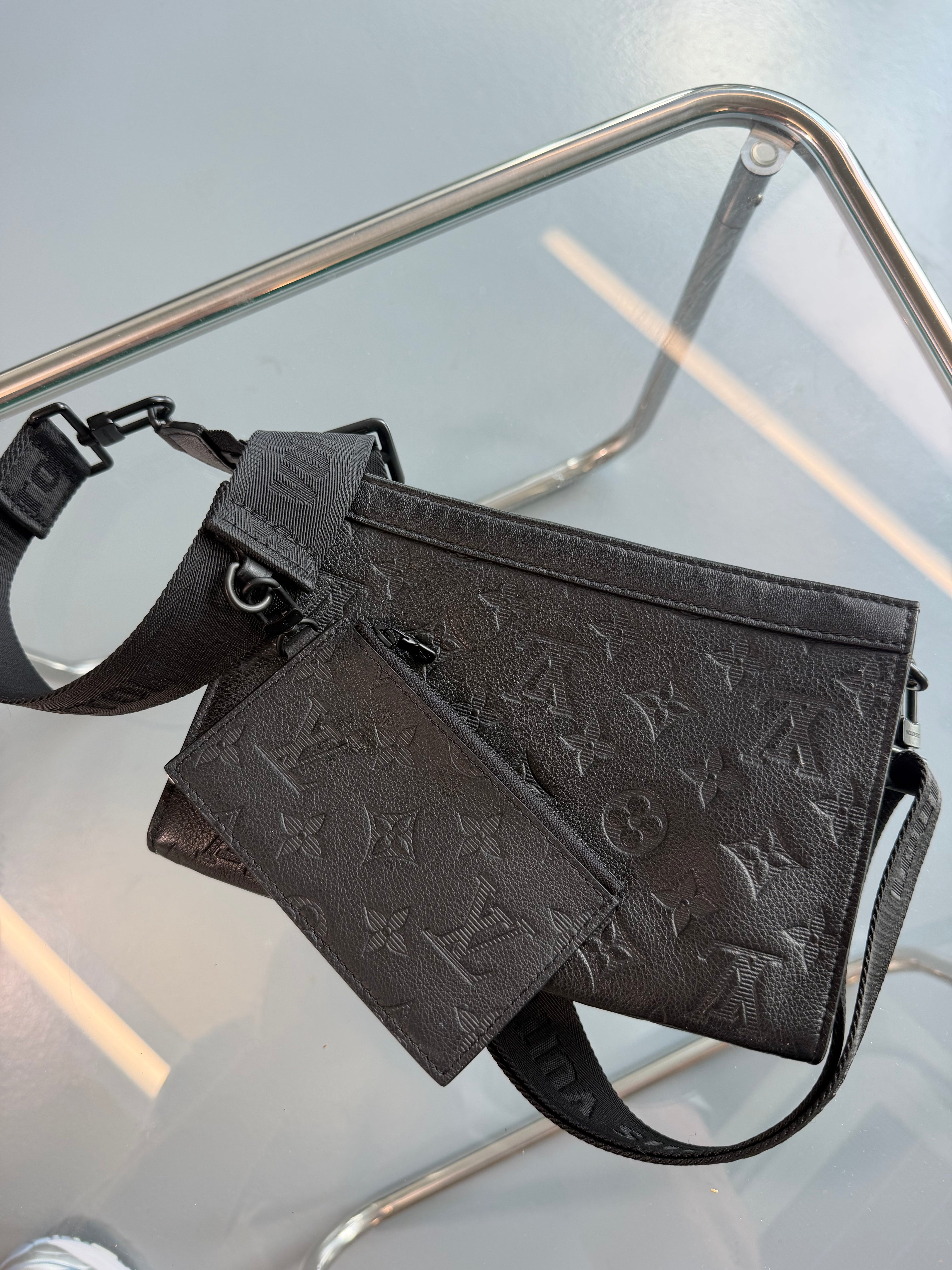 LOUIS VUITTON GASTON WEARABLE BAG BLACK | PRE OWNED - Affluent ArchivesUsed HIGH END DESIGNER CLOTHING