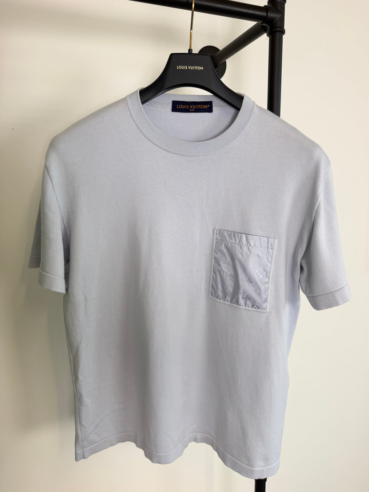 LOUIS VUITTON LIGHT BLUE TECHNICAL MONOGRAM POCKET T SHIRT - LARGE | PRE OWNED - Affluent ArchivesUsed HIGH END DESIGNER CLOTHING