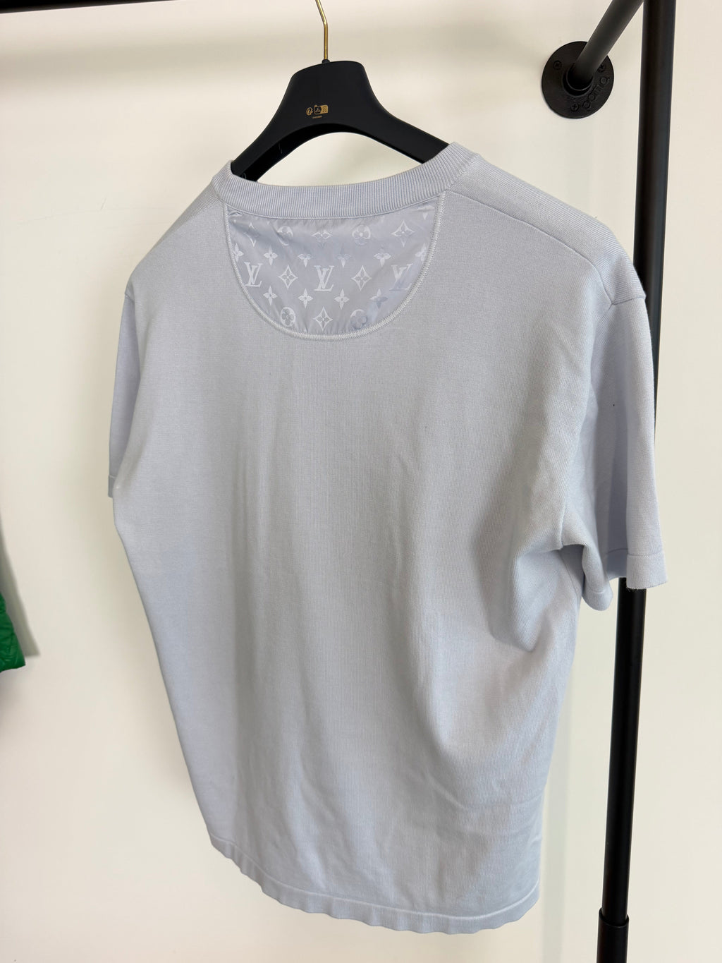 LOUIS VUITTON LIGHT BLUE TECHNICAL MONOGRAM POCKET T SHIRT - LARGE | PRE OWNED - Affluent ArchivesUsed HIGH END DESIGNER CLOTHING