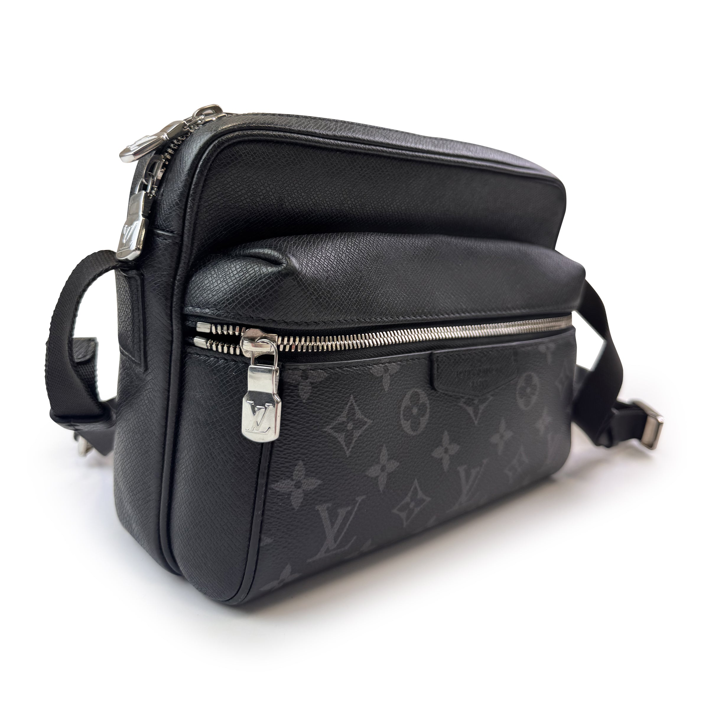 LOUIS VUITTON OUTDOOR MESSENGER BAG - Affluent ArchivesUsed HIGH END DESIGNER CLOTHING