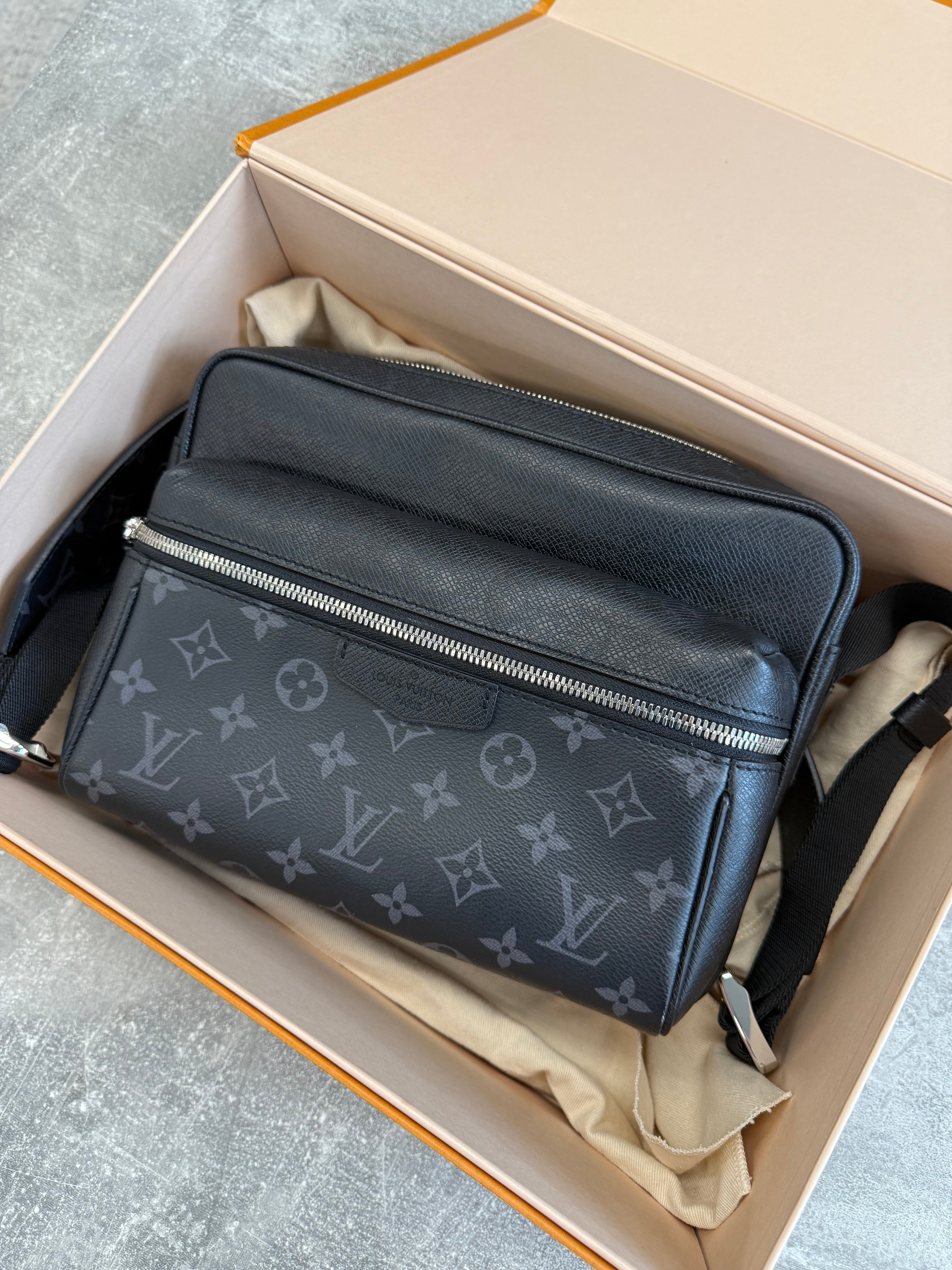 LOUIS VUITTON OUTDOOR MESSENGER BAG - Affluent ArchivesUsed HIGH END DESIGNER CLOTHING