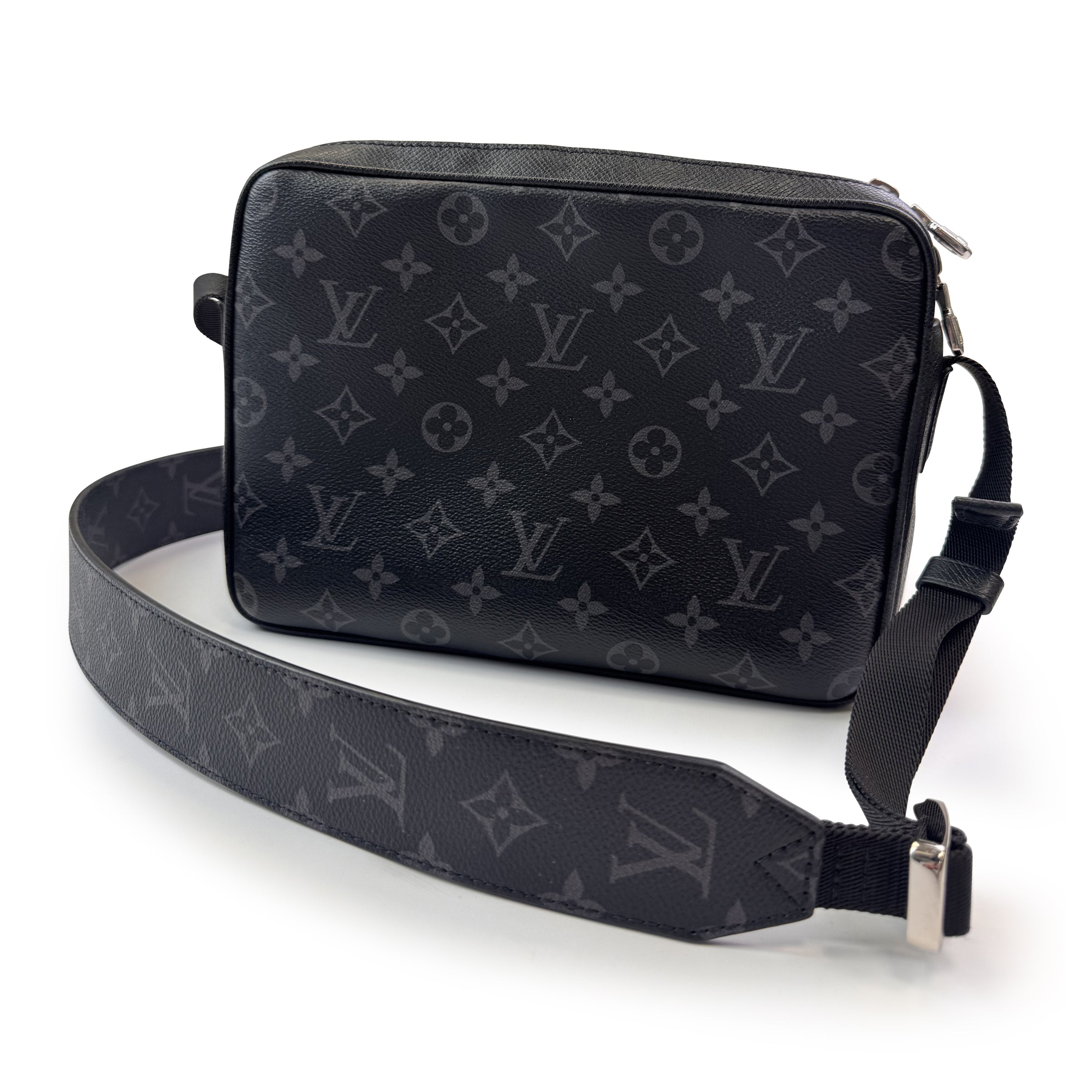 LOUIS VUITTON OUTDOOR MESSENGER BAG - Affluent ArchivesUsed HIGH END DESIGNER CLOTHING