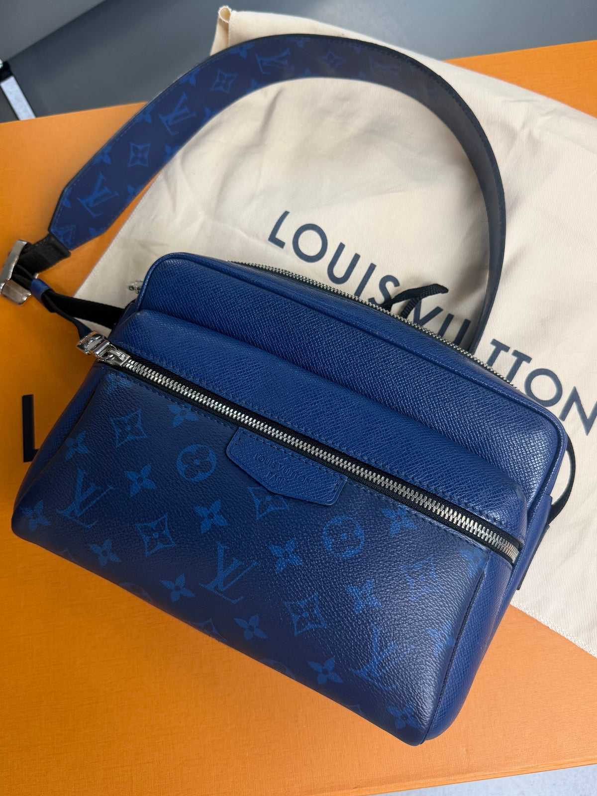 LOUIS VUITTON OUTDOOR MESSENGER BAG | PRE OWNED - Affluent ArchivesUsed HIGH END DESIGNER CLOTHING