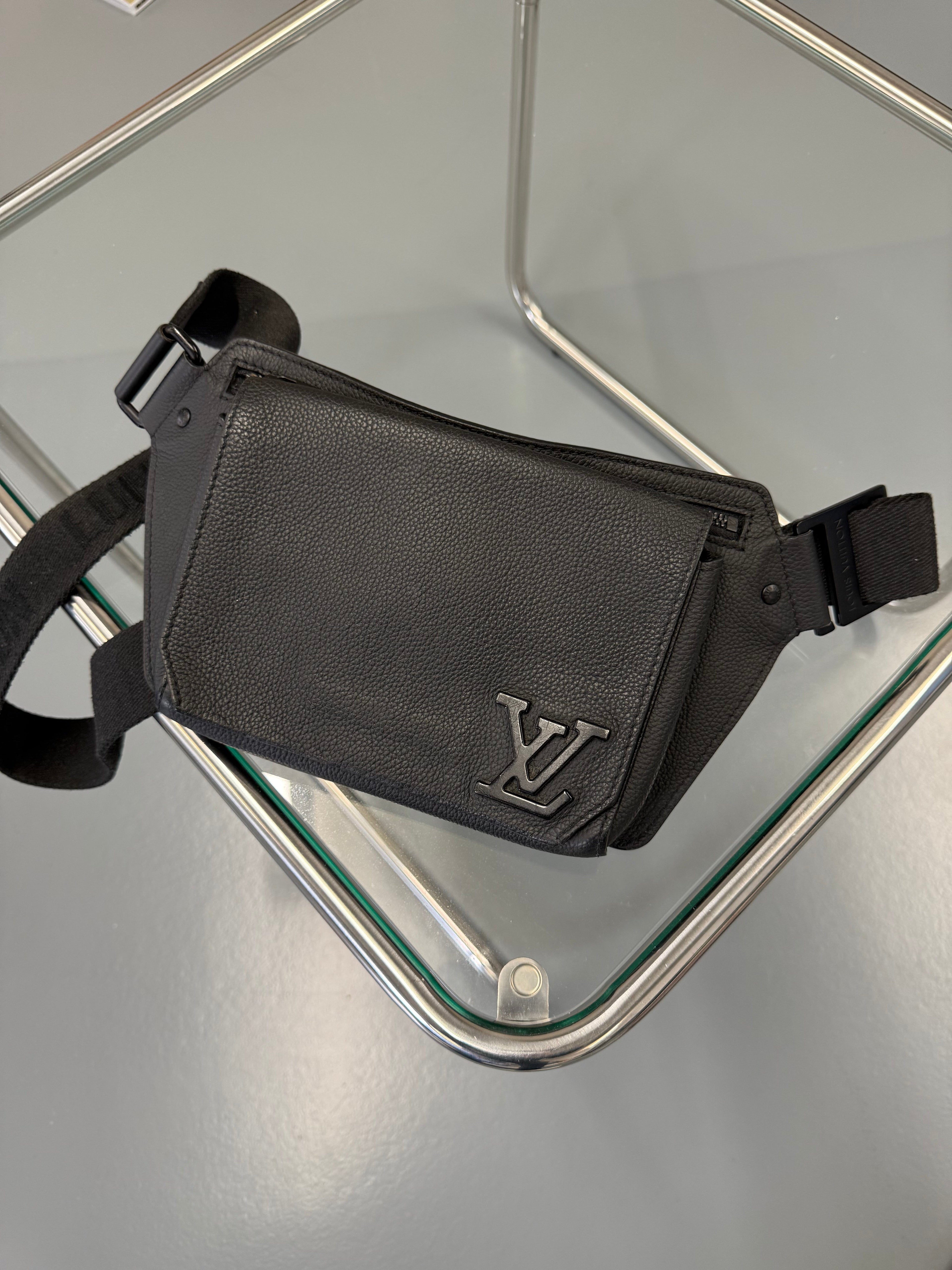 LOUIS VUITTON TAKE OFF BAG - Affluent ArchivesUsed HIGH END DESIGNER CLOTHING