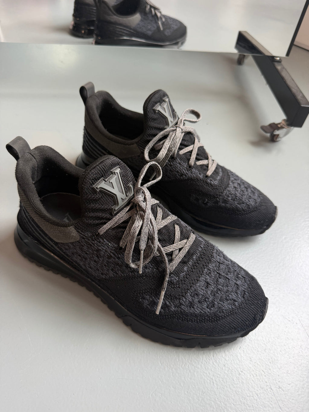 LOUIS VUITTON VNR TRAINER GREY - UK 7 (Fit 8) | PRE OWNED - Affluent ArchivesUsed HIGH END DESIGNER CLOTHING