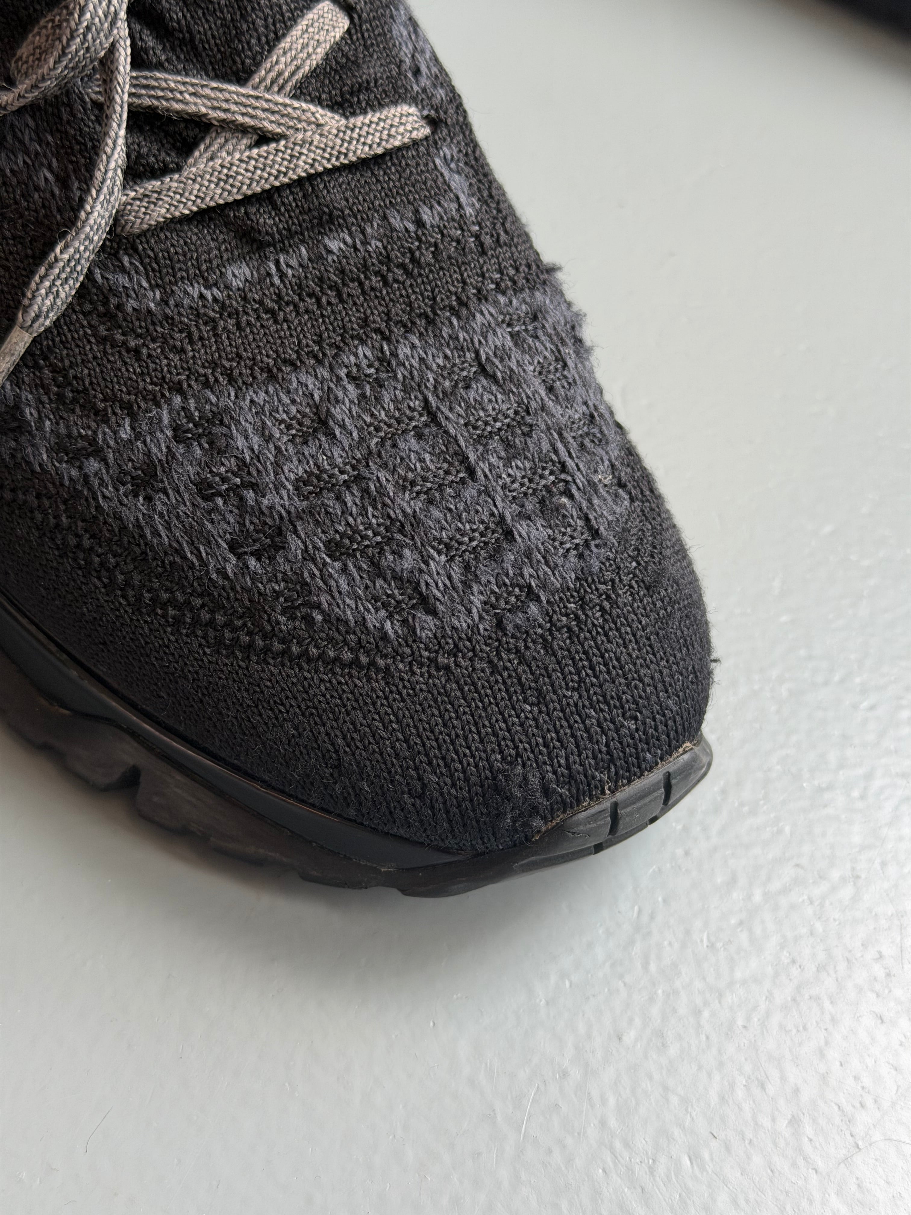 LOUIS VUITTON VNR TRAINER GREY - UK 7 (Fit 8) | PRE OWNED - Affluent ArchivesUsed HIGH END DESIGNER CLOTHING
