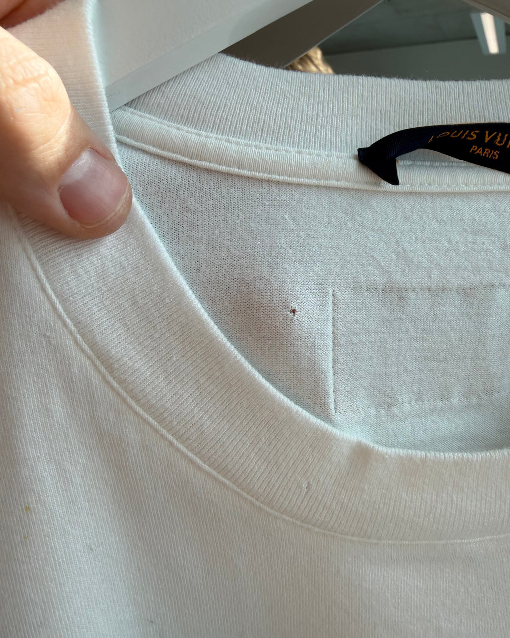 LOUIS VUITTON WHITE GRAPHIC T SHIRT - XXL (Fits XL) | PRE OWNED - Affluent ArchivesUsed HIGH END DESIGNER CLOTHING