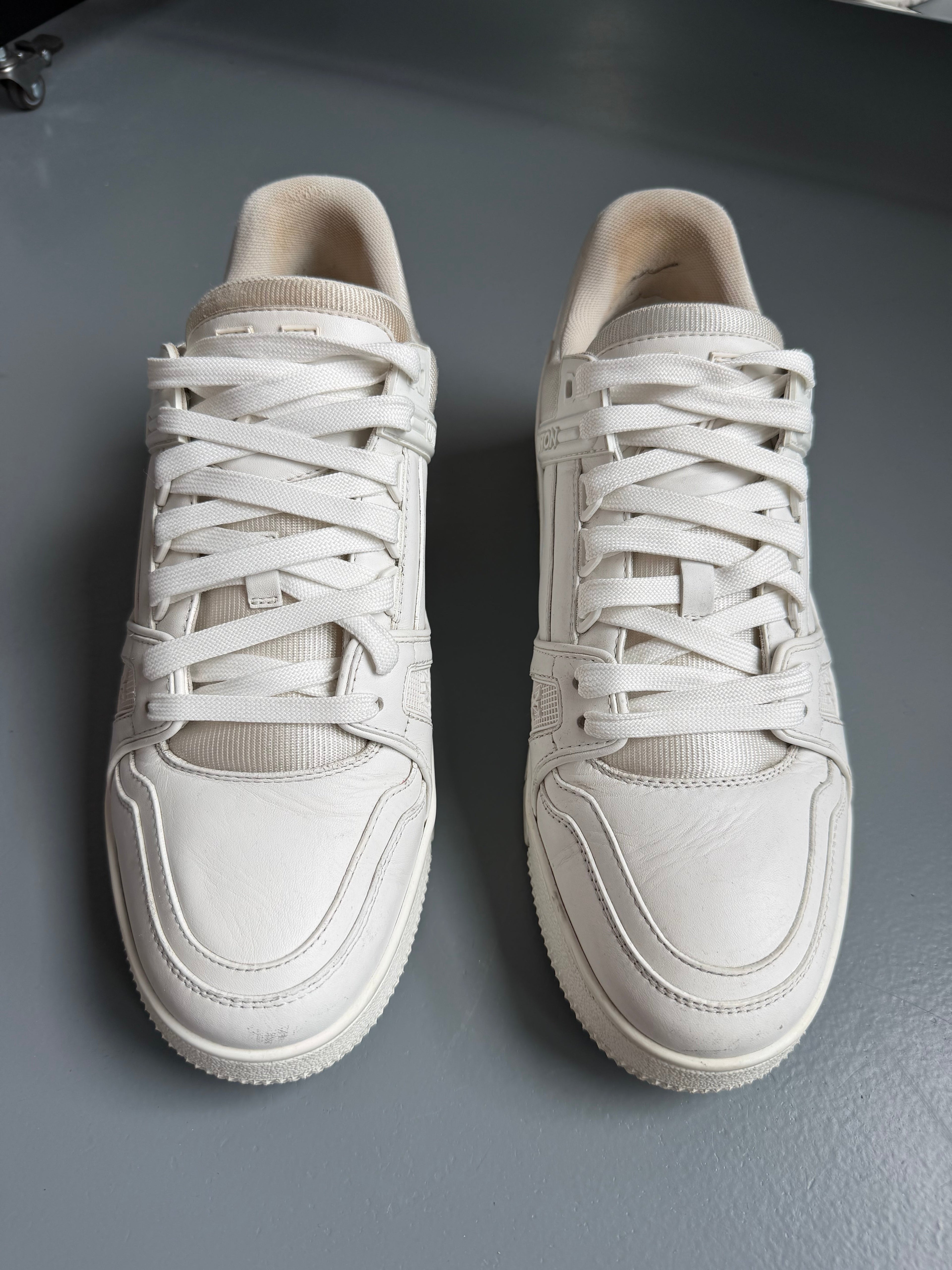 LOUIS VUITTON WHITE LV SNEAKER - UK 6 (Fit 7) | PRE OWNED - Affluent ArchivesUsed HIGH END DESIGNER CLOTHING