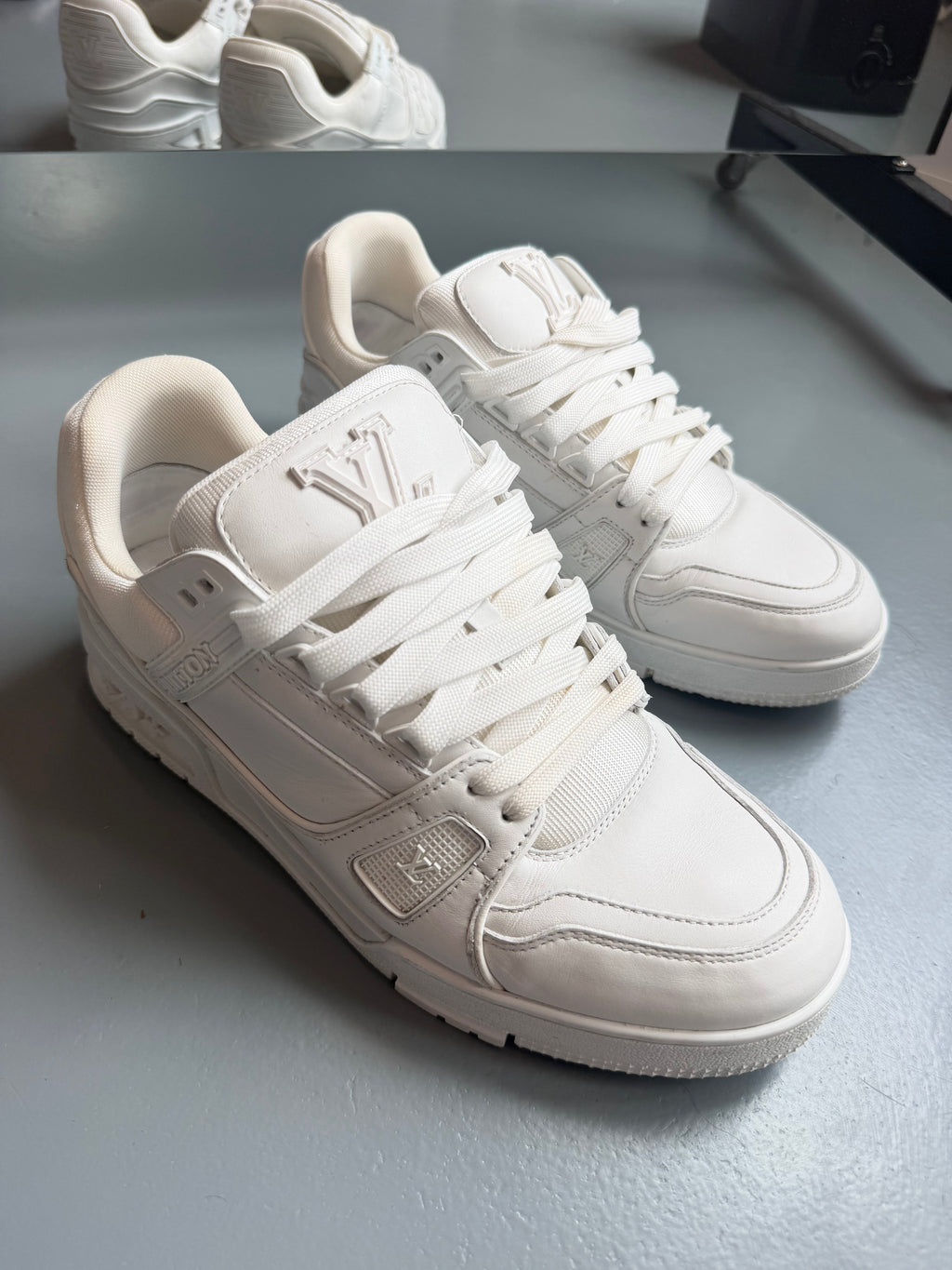 LOUIS VUITTON WHITE LV SNEAKER - UK 6 (Fit 7) | PRE OWNED - Affluent ArchivesUsed HIGH END DESIGNER CLOTHING