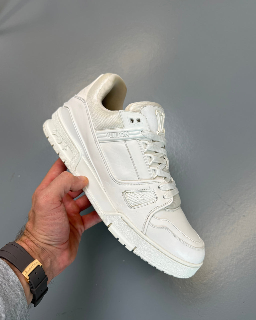 LOUIS VUITTON WHITE LV SNEAKER - UK 7.5 (Fit 8.5) - Affluent ArchivesUsed HIGH END DESIGNER CLOTHING