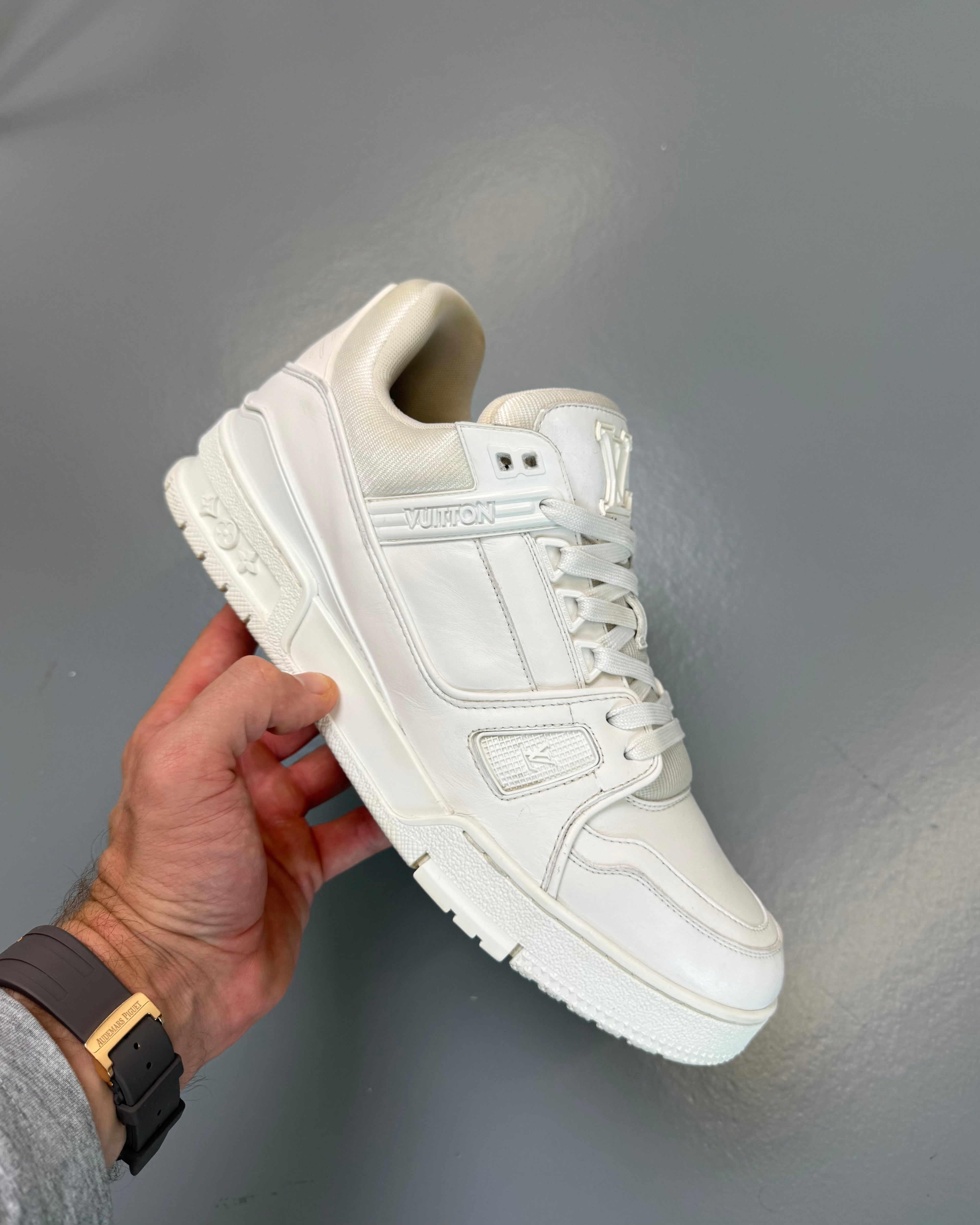 LOUIS VUITTON WHITE LV SNEAKER - UK 7.5 (Fit 8.5) - Affluent ArchivesUsed HIGH END DESIGNER CLOTHING