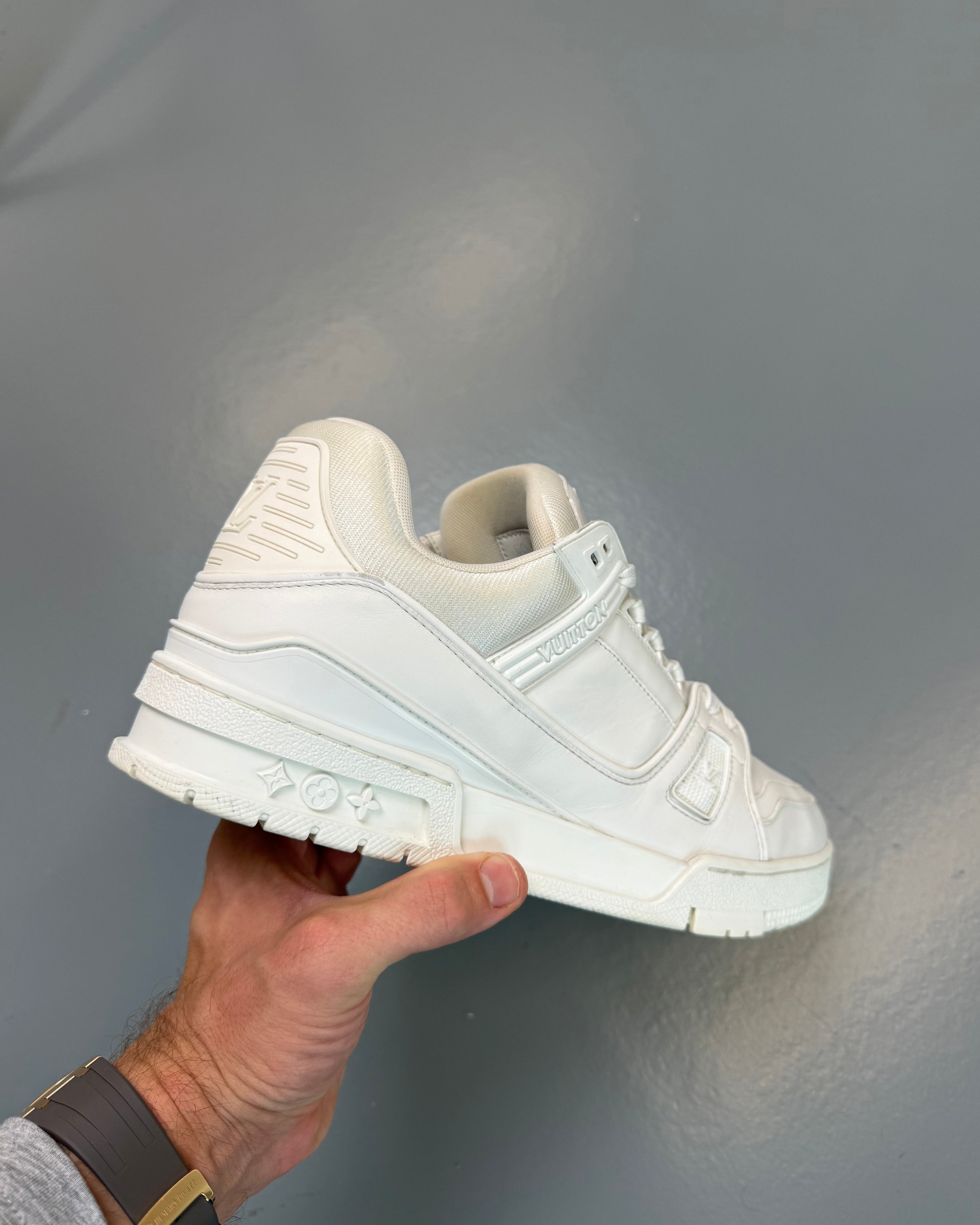 LOUIS VUITTON WHITE LV SNEAKER - UK 7.5 (Fit 8.5) - Affluent ArchivesUsed HIGH END DESIGNER CLOTHING