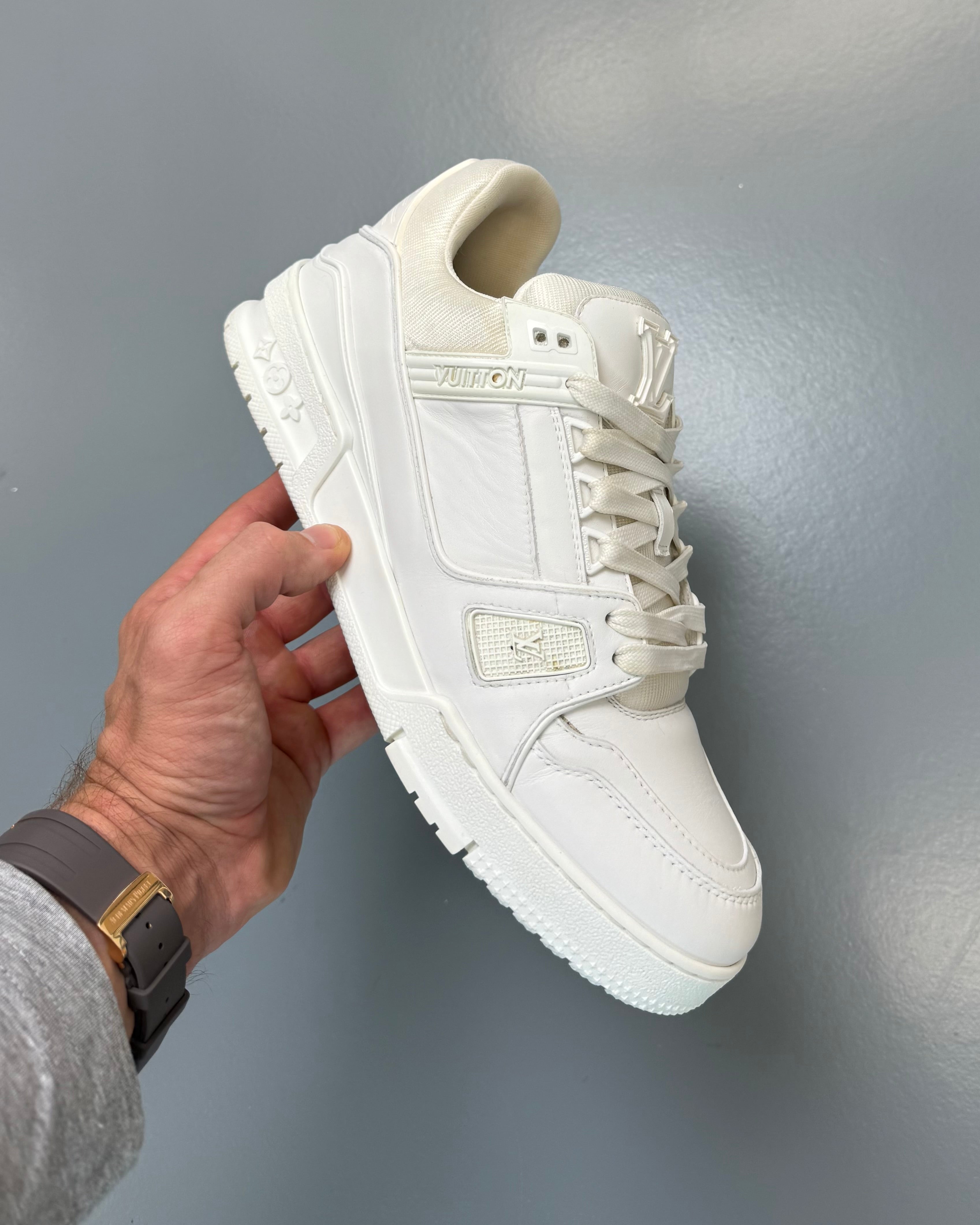 LOUIS VUITTON WHITE LV SNEAKER - UK 8 (Fit 9) - Affluent ArchivesUsed HIGH END DESIGNER CLOTHING