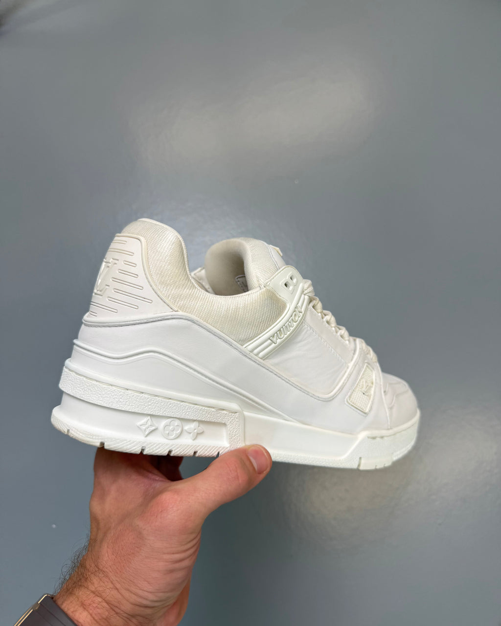 LOUIS VUITTON WHITE LV SNEAKER - UK 8 (Fit 9) - Affluent ArchivesUsed HIGH END DESIGNER CLOTHING