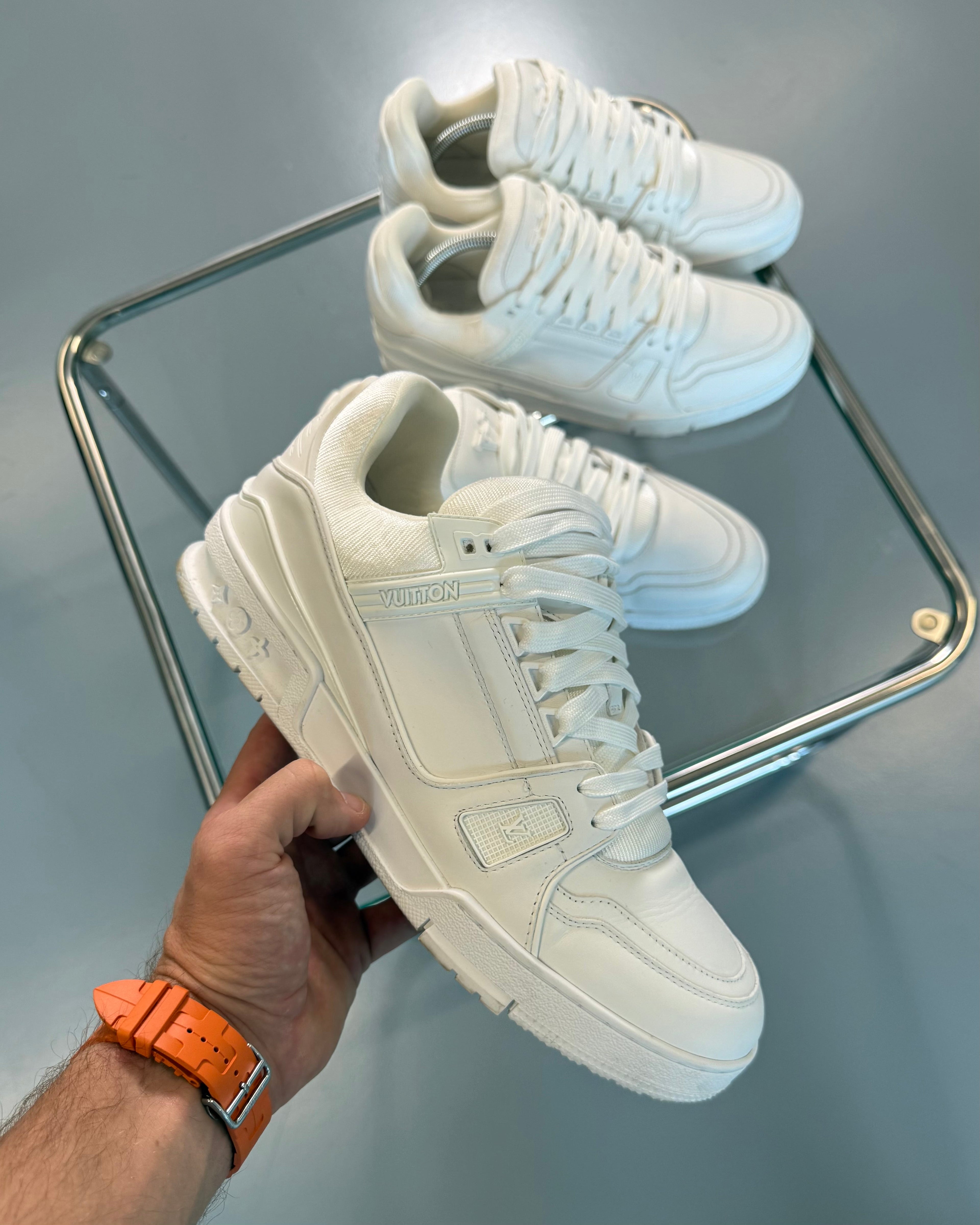 LOUIS VUITTON WHITE LV SNEAKER - UK 9 (Fit 10) - Affluent ArchivesUsed HIGH END DESIGNER CLOTHING
