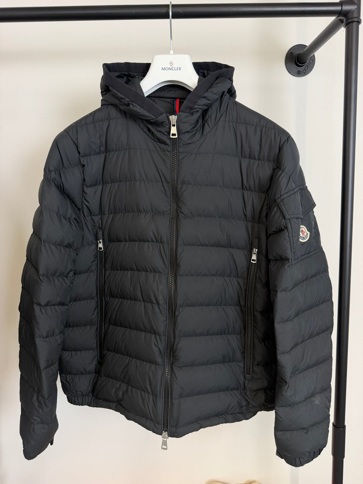 MONCLER GALION DOWN JACKET BLACK - SIZE 4 (L) | PRE OWNED - Affluent ArchivesUsed HIGH END DESIGNER CLOTHING