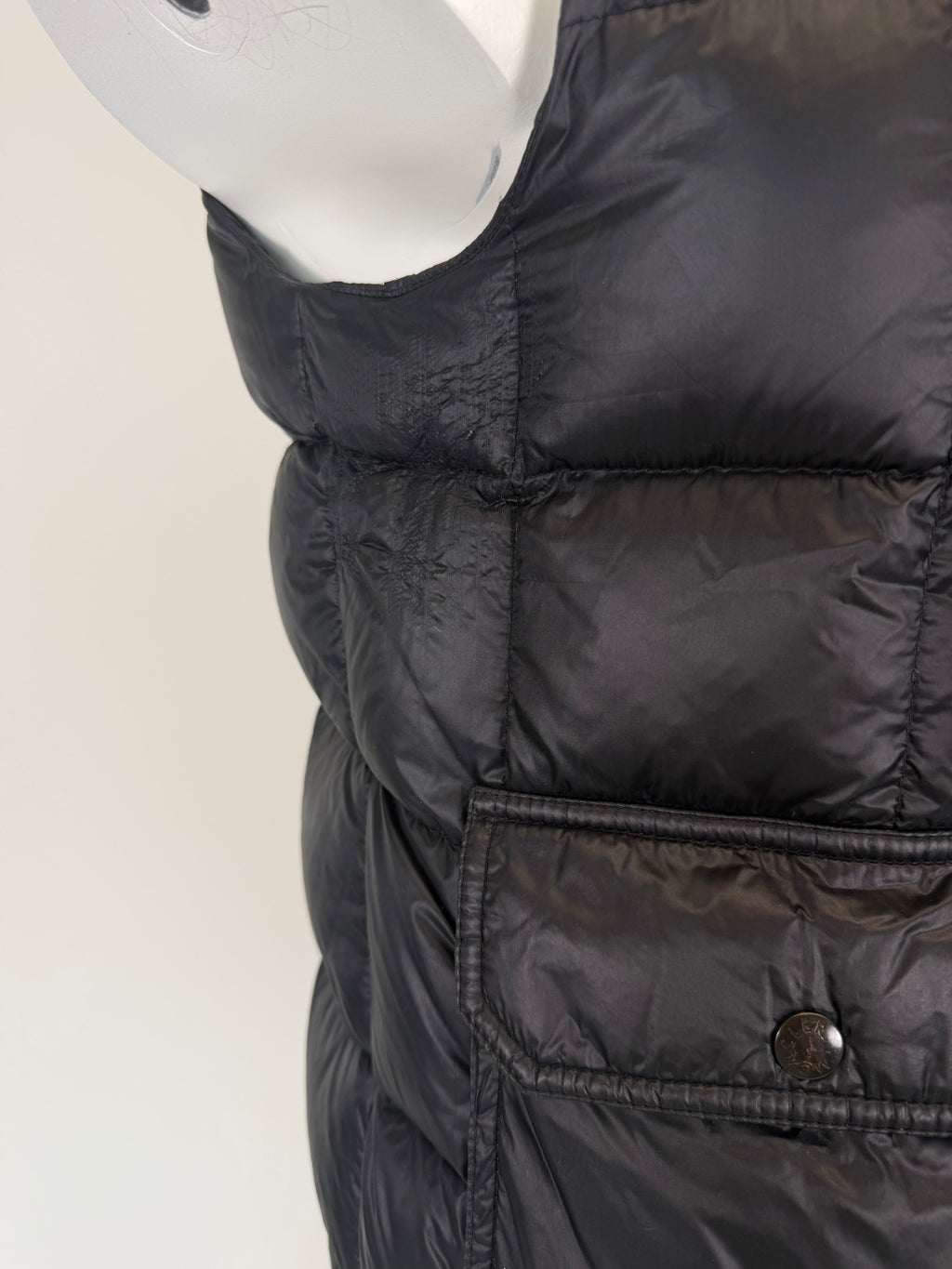 MONCLER NAVY FUR GILET - SIZE 2 (Fits Small) | PRE OWNED - Affluent ArchivesUsed HIGH END DESIGNER CLOTHING