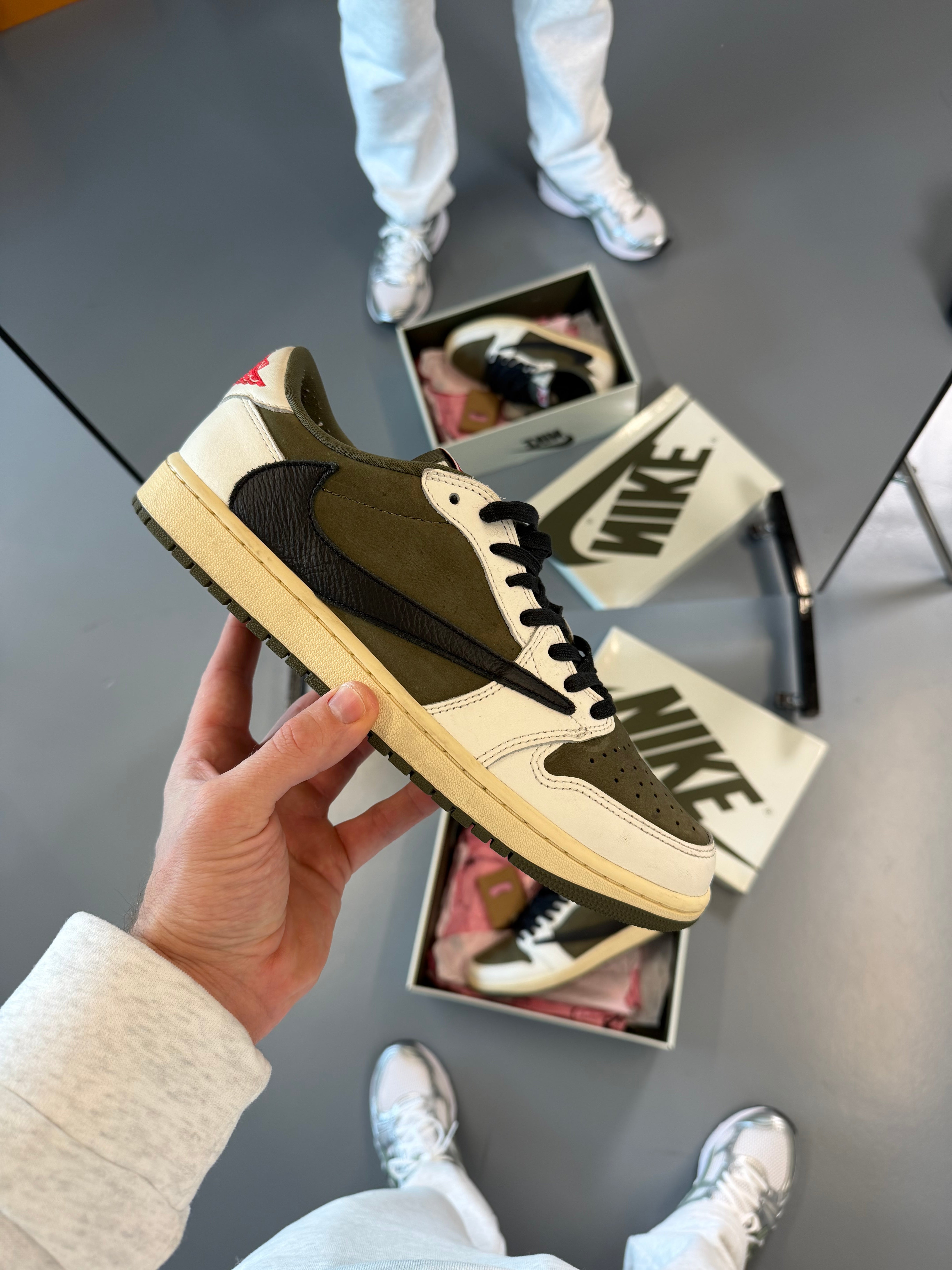 NIKE TRAVIS SCOTT X AIR JORDAN 1 REVERSE OLIVE TRAINER - UK 9.5