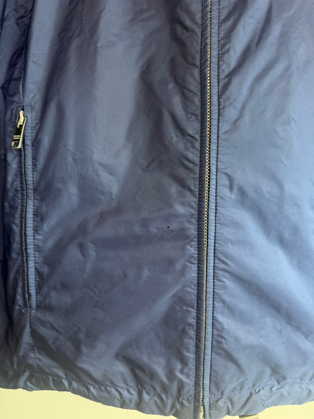 PRADA NAVY REVERSIBLE WINDBREAKER | SMALL| PRE OWNED - Affluent ArchivesUsed HIGH END DESIGNER CLOTHING