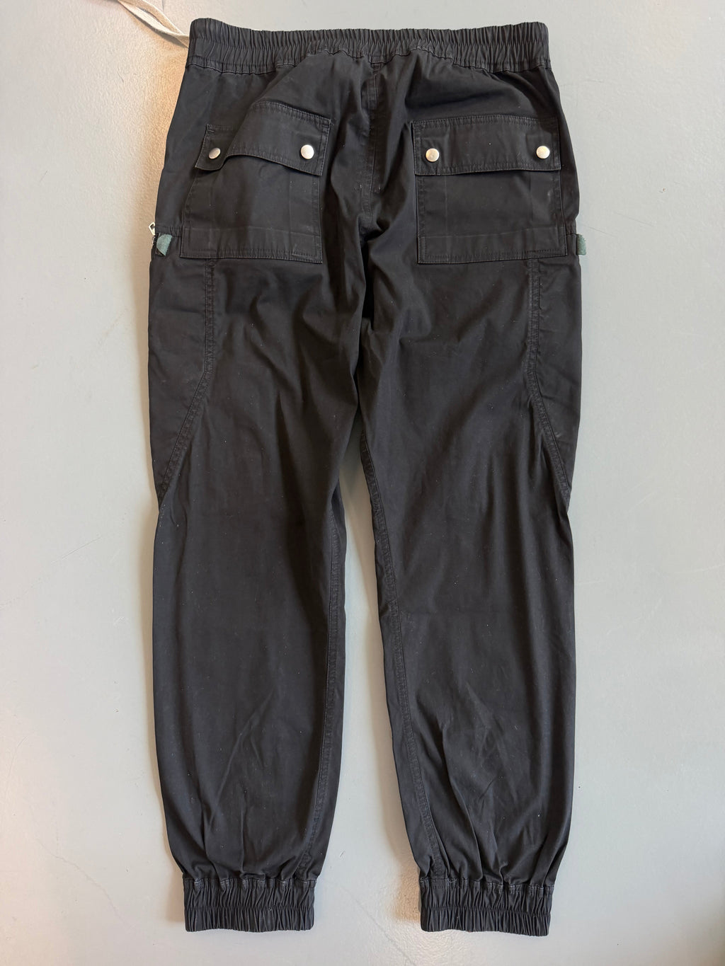 RICK OWENS BLACK CARGO PANTS - MEDIUM | PRE OWNED - Affluent ArchivesUsed HIGH END DESIGNER CLOTHING