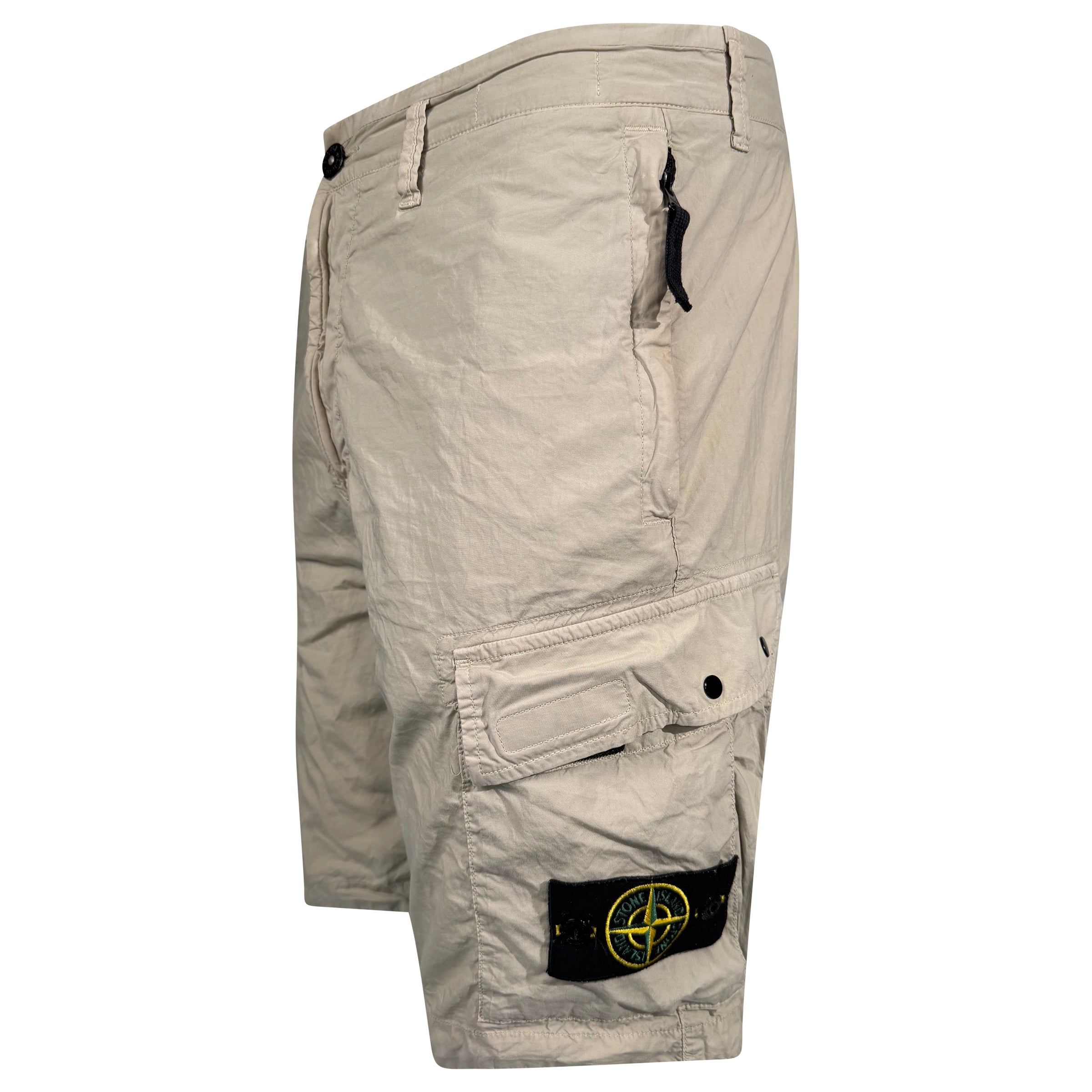 STONE ISLAND BEIGE CARGO BADGE SHORTS - 32W | PRE OWNED - Affluent ArchivesUsed HIGH END DESIGNER CLOTHING