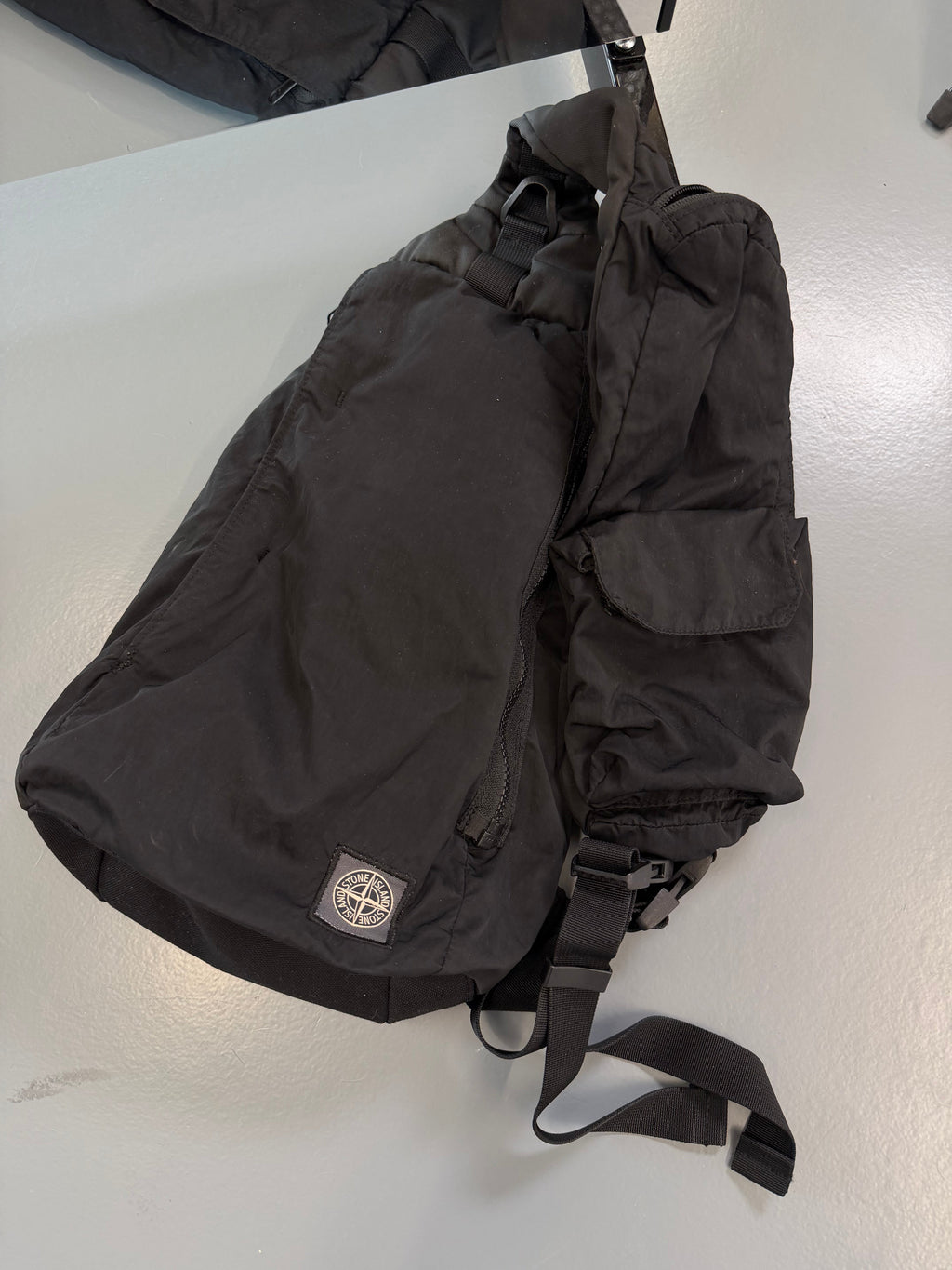STONE ISLAND BLACK SLING UTILITY BAG - Affluent ArchivesUsed HIGH END DESIGNER CLOTHING